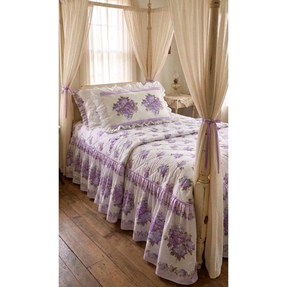 1990s Vintage Cottage Floral Hydrangeas Purple Quilted Comforter Blanket & Sham